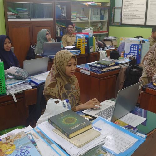 Pembiasaan Kultum Muhdasa Melatih Kepercayaan Diri dan Public Speaking Berbasis Keagamaan