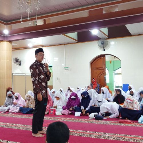 Senandung Ustadz Nasrullah dalam Peringatan Maulid Nabi Muhammad SAW