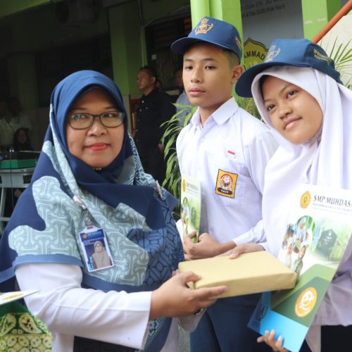 SMP Muhammadiyah 10 Yogyakarta Gelar Upacara & Rangkaian Lomba Meriahkan HUT RI ke-80